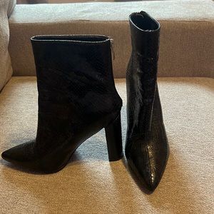 Fashion nova 8.5 snake skin boots